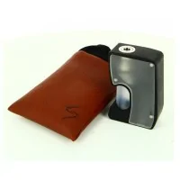 Box Desidia BF (Squonker) Black Whom Project SeptemLieferumfang: - 1x Box Desidia BF Black Whom Project Septem Squonker BoxEigenschaften:Grösse: 77mm x 51mm x 26mmDelrin Körper7ml superweiche Squonk-FlascheDelrin Flaschenverschluss mit GewindeKundenspezifischer BF 510-Teleskopanschluss (Silber beschichtete Kontakte) Silberbeschichteter Kupfer-FedertellerErgonomisches Gehäuse in PistolenformMattierte oder schwarz marmorierte Türen4949signature Tips58,80 CHFsmoke-shop.ch58,80 CHF Box Desidia BF (Squonker) Black Whom Project SeptemLieferumfang: - 1x Box Desidia BF Black Whom Project Septem Squonker BoxEigenschaften:Grösse: 77mm x 51mm x 26mmDelrin Körper7ml superweiche Squonk-FlascheDelrin Flaschenverschluss mit GewindeKundenspezifischer BF 510-Teleskopanschluss (Silber beschichtete Kontakte) Silberbeschichteter Kupfer-FedertellerErgonomisches Gehäuse in PistolenformMattierte oder schwarz marmorierte Türen4949signature Tips58,80 CHFsmoke-shop.ch58,80 CHF