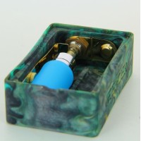 X-Drip Squonker Box von AleaderLieferumfang: - 1 Box X-Drip Squonk von AleaderFarbe: Resin - Dunkel Blau (siehe Bild 2)EigenschaftenDurchmesser 78x50x25 mmLiquidkapazität 7 mlBetrieben mit 1x 18650 Batterie (nicht im Lieferumfang enthalten)5024aleader24,00 CHFsmoke-shop.ch24,00 CHF