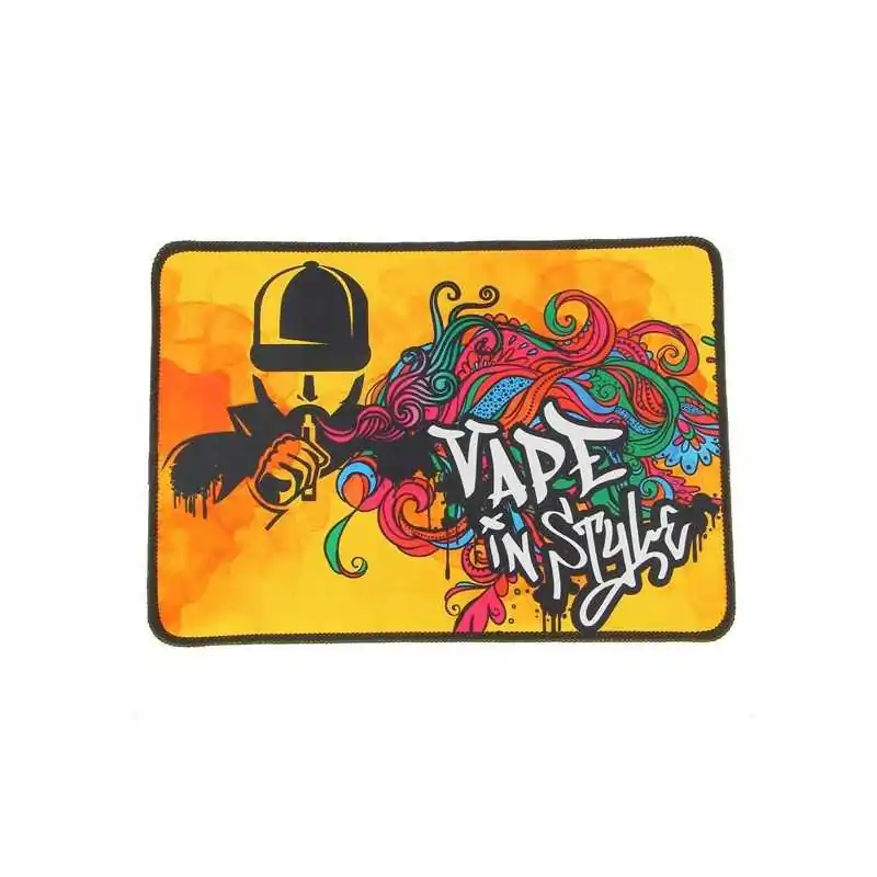 Wickelmatte / Mausmatte Vapeart 30cmx21cm - Nr. 4Lieferumfang: 1x Wickelmatte / Mausmatte Vape Art 4 30cm x 21cm  Farbe:Gemäss Abbildung : Logo: Vapeart gemäss AbbildungDie Vape Art WIckelmatte besteht aus Neopren und ist sehr wiederstandsfähig! Die Ränder wurden alle mit einer Nähnaht verstärkt. Dank des Materials kann man sie einfach und gründlich waschen. 6771Smoke-Shop.ch6,90 CHFsmoke-shop.ch6,90 CHF