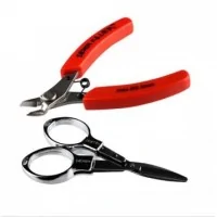 DIY Kit - Demon Killer - Wickelwerkzeug SetLieferumfang:&nbsp;DIY Kit - Demon Killer - Wickelwerkzeug Set&nbsp;1 x Pince coupante1 x Ciseaux2 x Brosses de nettoyage1 x Chiffon&nbsp;doux1 x Pince en céramique1 x Pince en acier inoxydable1 x Tournevis1 x Sac de transport Demonkiller7429Demon Killer22,90&nbsp;CHFsmoke-shop.ch22,90&nbsp;CHF