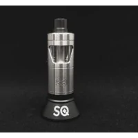 SQ Verdampfer Sockel schwarz eloxiert (Squape / Stattqualm)Lieferumfang: 1 x SQ Verdampfer Sockel schwarz eloxiertDer SQ Verdampfer Sockel ist ein schickes Gadget für Ihre Vitrine zum Ausstellen Ihrer SQuapes oder dient als Wickelsockel für Ihre Verdampfer. Der 510er Anschluss verfügt über ein Gewinde, welches zur Stabilität beim Wickeln verhilft. Material: Aluminium eloxiert mit SQ LogoGewicht: 30gDurchmesser oben: 22.5mmDurchmesser unten: 34.5mm7769Stattqualm / Squape5,50&nbsp;CHFsmoke-shop.ch5,50&nbsp;CHF