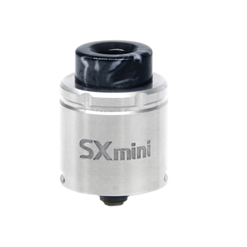 YIHI SX mini Divine RDA Selbstwickler TröpflerLieferumfang: 1 x YIHI SXmini Divine RDA Selbstwickler Tröpfler2 x YIHI SXmini Prebuilt Ni80 Coil 0.4 Ohm1 x Schraubendreher2 x Watte3 x Ersatz Oringe4 x Ersatz SchraubenSXMini bringt mit Ihrem Divine RDA einen Selbstwickeltröpfelverdampfer auf den Markt der speziell als Squonk/BF RDA konzipiert ist. Er ist herstellertypisch wertig gefertigt und besticht durch seine kompakten Maße mit einem Durchmesser von 24 mm und einer Höhe von 30 mm (inkl. Driptip). Die Optik ist schlicht und edel und sieht mit seiner tiefen Gravur klasse aus!Er ist für die Montage von Dualcoils ausgelegt, welche gerne auch aus dickeren oder Spezialdrähten bestehen dürfen. Diese können dank des Zweipfostendesigns sehr einfach montiert werden. Die Wanne ist ausreichend tief um als Liquidreservoir zu dienen, so dass man nicht laufend nachsquonken muss.Die untenliegende sehr großzügige Airflow und das große Driptip sorgen für ordentlichen Zug und dicke Wolken, ohne dass der Geschmack zu kurz kommt. Das ganze Konzept des Divine richtet sich eher an leistungshungrige Dampfer mit der Vorliebe für dicke Wolken und einen offenen, direkten Zug.8584SX mini (YIHI Chip)16,00 CHFsmoke-shop.ch16,00 CHF