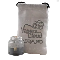 Vaperz Cloud Asgard 30 MM RDA - Satin Red - SelbstwickelverdampferDie Asgard RDA von Vaperz Cloud ist eine halbsteherlose 30 mm RDA mit einem oberen Luftstrom und einer riesigen Saftwanne, die vier einzelne Pfostenlöcher für eine einfache Installation der Spule mit einem schnell lösbaren Quetschstift aufweist. Diese RDA verfügt über 54 Luftstromlöcher, die einen effizienten Luftstrom in das Kammersystem ermöglichen, wodurch der gesamte Geschmack aus dem Saft verdrängt wird und ein wirklich einzigartiges und hochwertiges Vaping-Erlebnis entsteht.&nbsp;30 mm mit 33 mm Schönheitsring24k vergoldeter positiver Stift und PfostenSchnellverschlussstift mit Ersatzschrauben, die in das Deck eingesetzt sindHalbsäulenloses DeckVier 2,5 mm x 3 mm PfostenlöcherUltem-KühlkörperUltem-Luftstrom-DiffusorUltem-Kammer-ReduziererVerriegelung der oberen Kappe und des SchienensystemsTallboy-Tipp und Shorty-TippErsatzschrauben und O-Ringe8971Vaperz Cloud78,90&nbsp;CHFsmoke-shop.ch78,90&nbsp;CHF