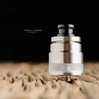 DDP ONE RDTA 22MM - Schwarz von DDP VapeInhalt1 x DDP Vape One RDTA2 x Getriebe (Einzel- und Doppelspule)1 x Dichtungssatz &amp; Werkzeuge1 x TascheDie DDP One RDTA ist eine kleine geschmacksorientierte RDTA mit 22 mm Durchmesser, die aus SS316L und Utlem hergestellt wird.Dank der 2 mitgelieferten Reduzierstücke bietet es die Möglichkeit, Einzel- oder Doppelspuleneinheiten herzustellen.Mit einem Fassungsvermögen von 2 ml kann sein Tank direkt aus dem Kammerreduzierer befüllt werden.Sein Luftstrom ist über seine obere Kappe einstellbar, ist aber dennoch für einen begrenzten Luftzug vorgesehen.Durchmesser: 22 mmHöhe: 24 mm (ohne Tropfnase)Höhe: 32 mm (mit Tropfnase)Gewicht: 23gFassungsvermögen: 2mlGehäuse: Edelstahl 316L (lebensmittelecht)Reduzierstück (Einzel- und Doppelspule): Ultem (Lebensmittelqualität)Panzer: MakrolonInterne Luftstromsteuerung: 2,5 mm / 1,5 mm9176DDP Vape98,00&nbsp;CHFsmoke-shop.ch98,00&nbsp;CHF