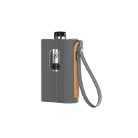 KIT CLOUDFLASK POD 2000MAH 5.5ML ASPIRE mit LederhülleLieferumfang Cloudflask Kit:1 x Cloudflask Akkuträger 1 x Ledertülle 1 x Cartridge2 x Verdampferkopf1 x O-Ring Set1 x Micro-USB Kabel Mit dem Cloudflask Kit bringt Aspire seine neueste E-Zigarette auf den Markt, die als Pod-System funktioniert.Durch den fest verbauten 2000mAh Akku wird das Kit betrieben und mit einem USB-Kabel Typ-C wieder zügig und effizient geladen. Ein LED-Licht übermittelt zuverlässig wann es Zeit wird einen neuen Ladezyklus zu starten.Die maximale Leistungsausgabe liegt bei netten 50 Watt, dabei wird im ungeregelten Bypass-Mode gearbeitet. Für einen sorgenfreien Gebrauch sind alle gängigen Schutzschaltunen inklusive.Die 5.5ml Cartridge kann benutzerfreundlich von unten mit Liquid versorgt werden. Der Pod wird mit austauschbaren Verdampferköpfen verwendet. Diese 0.25 Ohm Coils  liefern einen ausgezeichneten Geschmack und müssen statt geschraubt lediglich nur gesteckt werden, so dass auch der Coil-Wechsel in Windeseile erledigt werden kann.Die hohe Wertigkeit ist nicht zu übersehen, genau wie das das gelungene elegante Design.  Die Lederhülle wertet das Cloudflask Kit optisch noch einmal auf, zudem schützt es das Gerät vor unschönen  Kratzern, Fingerabdrücken und Schmutz. Die Taschen gibt es in unterschiedlichen Farben, der Cloudflask (92mm x 54mm x 25mm) selber ist im edlem Silber gehalten.9446Aspire20,90 CHFsmoke-shop.ch20,90 CHF