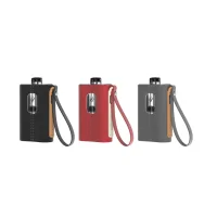 KIT CLOUDFLASK POD 2000MAH 5.5ML ASPIRE mit LederhülleLieferumfang Cloudflask Kit:1 x Cloudflask Akkuträger&nbsp;1 x Ledertülle&nbsp;1 x Cartridge2 x Verdampferkopf1 x O-Ring Set1 x Micro-USB Kabel&nbsp;Mit dem&nbsp;Cloudflask Kit&nbsp;bringt&nbsp;Aspire&nbsp;seine neueste&nbsp;E-Zigarette&nbsp;auf den Markt, die als&nbsp;Pod-System&nbsp;funktioniert.Durch den&nbsp;fest verbauten 2000mAh Akku&nbsp;wird das&nbsp;Kit&nbsp;betrieben und mit einem&nbsp;USB-Kabel Typ-C&nbsp;wieder zügig und effizient geladen. Ein&nbsp;LED-Licht&nbsp;übermittelt zuverlässig wann es Zeit wird einen neuen Ladezyklus zu starten.Die&nbsp;maximale Leistungsausgabe&nbsp;liegt bei netten&nbsp;50 Watt,&nbsp;dabei wird im&nbsp;ungeregelten Bypass-Mode&nbsp;gearbeitet. Für einen&nbsp;sorgenfreien Gebrauch&nbsp;sind alle&nbsp;gängigen Schutzschaltunen&nbsp;inklusive.Die&nbsp;5.5ml Cartridge&nbsp;kann&nbsp;benutzerfreundlich&nbsp;von&nbsp;unten&nbsp;mit Liquid versorgt werden. Der&nbsp;Pod&nbsp;wird mit&nbsp;austauschbaren Verdampferköpfen&nbsp;verwendet. Diese&nbsp;0.25 Ohm Coils&nbsp;&nbsp;liefern einen ausgezeichneten Geschmack und müssen statt geschraubt lediglich nur gesteckt werden, so dass auch der&nbsp;Coil-Wechsel&nbsp;in Windeseile erledigt werden kann.Die&nbsp;hohe Wertigkeit&nbsp;ist nicht zu übersehen, genau wie das das gelungene&nbsp;elegante Design.&nbsp; Die&nbsp;Lederhülle&nbsp;wertet das&nbsp;Cloudflask Kit&nbsp;optisch noch einmal auf, zudem&nbsp;schützt&nbsp;es das&nbsp;Gerät&nbsp;vor unschönen &nbsp;Kratzern, Fingerabdrücken und Schmutz. Die&nbsp;Taschen&nbsp;gibt es in&nbsp;unterschiedlichen Farben,&nbsp;der&nbsp;Cloudflask&nbsp;(92mm x 54mm x 25mm) selber ist im&nbsp;edlem Silber gehalten.9446Aspire16,00&nbsp;CHFsmoke-shop.ch16,00&nbsp;CHF