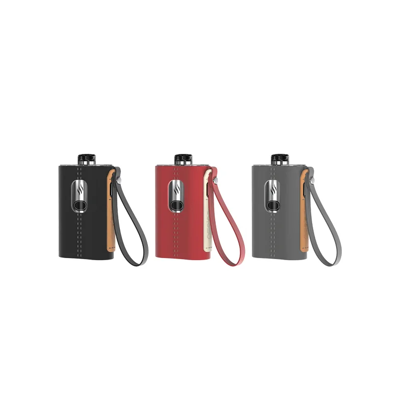 KIT CLOUDFLASK POD 2000MAH 5.5ML ASPIRE mit LederhülleLieferumfang Cloudflask Kit:1 x Cloudflask Akkuträger 1 x Ledertülle 1 x Cartridge2 x Verdampferkopf1 x O-Ring Set1 x Micro-USB Kabel Mit dem Cloudflask Kit bringt Aspire seine neueste E-Zigarette auf den Markt, die als Pod-System funktioniert.Durch den fest verbauten 2000mAh Akku wird das Kit betrieben und mit einem USB-Kabel Typ-C wieder zügig und effizient geladen. Ein LED-Licht übermittelt zuverlässig wann es Zeit wird einen neuen Ladezyklus zu starten.Die maximale Leistungsausgabe liegt bei netten 50 Watt, dabei wird im ungeregelten Bypass-Mode gearbeitet. Für einen sorgenfreien Gebrauch sind alle gängigen Schutzschaltunen inklusive.Die 5.5ml Cartridge kann benutzerfreundlich von unten mit Liquid versorgt werden. Der Pod wird mit austauschbaren Verdampferköpfen verwendet. Diese 0.25 Ohm Coils liefern einen ausgezeichneten Geschmack und müssen statt geschraubt lediglich nur gesteckt werden, so dass auch der Coil-Wechsel in Windeseile erledigt werden kann.Die hohe Wertigkeit ist nicht zu übersehen, genau wie das das gelungene elegante Design. Die Lederhülle wertet das Cloudflask Kit optisch noch einmal auf, zudem schützt es das Gerät vor unschönen Kratzern, Fingerabdrücken und Schmutz. Die Taschen gibt es in unterschiedlichen Farben, der Cloudflask (92mm x 54mm x 25mm) selber ist im edlem Silber gehalten.9446Aspire17,40 CHFsmoke-shop.ch17,40 CHF KIT CLOUDFLASK POD 2000MAH 5.5ML ASPIRE mit LederhülleLieferumfang Cloudflask Kit:1 x Cloudflask Akkuträger 1 x Ledertülle 1 x Cartridge2 x Verdampferkopf1 x O-Ring Set1 x Micro-USB Kabel Mit dem Cloudflask Kit bringt Aspire seine neueste E-Zigarette auf den Markt, die als Pod-System funktioniert.Durch den fest verbauten 2000mAh Akku wird das Kit betrieben und mit einem USB-Kabel Typ-C wieder zügig und effizient geladen. Ein LED-Licht übermittelt zuverlässig wann es Zeit wird einen neuen Ladezyklus zu starten.Die maximale Leistungsausgabe liegt bei netten 50 Watt, dabei wird im ungeregelten Bypass-Mode gearbeitet. Für einen sorgenfreien Gebrauch sind alle gängigen Schutzschaltunen inklusive.Die 5.5ml Cartridge kann benutzerfreundlich von unten mit Liquid versorgt werden. Der Pod wird mit austauschbaren Verdampferköpfen verwendet. Diese 0.25 Ohm Coils liefern einen ausgezeichneten Geschmack und müssen statt geschraubt lediglich nur gesteckt werden, so dass auch der Coil-Wechsel in Windeseile erledigt werden kann.Die hohe Wertigkeit ist nicht zu übersehen, genau wie das das gelungene elegante Design. Die Lederhülle wertet das Cloudflask Kit optisch noch einmal auf, zudem schützt es das Gerät vor unschönen Kratzern, Fingerabdrücken und Schmutz. Die Taschen gibt es in unterschiedlichen Farben, der Cloudflask (92mm x 54mm x 25mm) selber ist im edlem Silber gehalten.9446Aspire17,40 CHFsmoke-shop.ch17,40 CHF
