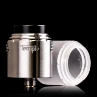 VAPERZ CLOUD TEMPLE 25MM RDA (Selbstwickelverdampfer) vers. FarbenLieferumfang: Capor Cloud Temple 25mm1x Metallkappe - 25 mm Durchmesser1x Acrylkappe - 25 mm DurchmesserSchnell lösbarer Squonk-Pin mit Ersatzschrauben im DeckZwei-Säulen-Baudeck6 mm SaftbrunnenZwei 3 mm X 3 mm PfostenlöcherPassender Acryl-KühlkörperPassender Luftstrom-Diffusor aus AcrylPassender Kammerreduzierer aus AcrylVerriegelung der oberen Kappe und des SchienensystemsErsatzschrauben und O-Ringe9515Vaperz Cloud50,10&nbsp;CHFsmoke-shop.ch50,10&nbsp;CHF