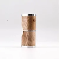 ID 65 n°63 par Polygon Mod MECH BOXI.D. 65 durch Polygon Mod.Mod Vollmeca, 950er Silberlamelle.Schalter abschließbar 1/4 DrehungStabilisiertes Holz.Schalter, obere Kappe und untere Kappe aus Aluminium AU4G 2017 APin 510 federbelastetes KupferJeder Ausweis ist nummeriert und graviert.Beutel aus echtem Leder.Höhe: 745 mmLänge: 37 mmBreite: 24mm vorne, 22mmm hintenFarbe: Abbildung 1 und 29625Polygon Mod - Frankreich229,90&nbsp;CHFsmoke-shop.ch229,90&nbsp;CHF