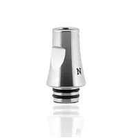 Kizoku Chess 510 Drip Tip - Schwarz / EdelstahlLieferumfang: 1x Kizoku Chess 510 Drip Tip Series Schwarz / Edelstahl vers. AusführungenKIZOKU Chess 510s sind Edelstahl-Tropfspitzen ausschließlich für MTL- und Niedrigtemperatur-Zerstäuber. Es gibt sie in vier verschiedenen, von Schachfiguren inspirierten Designs, die am besten auf Tanks und Klarsichtzerstäubern der alten Schule wie dem Nautilus Mini aussehen. Diese Spitzen haben eine schmale Bohrung, die ideal für einen verbesserten Halsschlag von Nic SaltLieferumfang: 1 Stück (Auswählbar)8779Kizoku1,50&nbsp;CHFsmoke-shop.ch1,50&nbsp;CHF