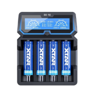 Ladegerät X4 (Extended Version) - XTAR 4 SchachtLieferumfang1 x XTAR X4 4-Slot Charger Ladegerät1 x Europa Netzstecker1 x BenutzerhandbuchXTAR stellt das neue X4 Ladegerät vor, ein 4-Schacht-Ladegerät welches mit sämtlichen Schutzfunktionen ausgestattet ist und die Akkus mit bis zu 2A lädt. Das Ladegerät ist aus flammhemmendem PC Material gefertigt und mit einem übersichtlichen Display ausgestattet. Das Display zeigt den Echtzeit-Ladestrom, die Ladekapazität, den Akku-Typ und die Akkuspannung an. Der Ladestrom wird automatisch gewählt, dieser beträgt bei Laden eines Akkus 2A, bei Laden von 2 Akkus jeweils 1A und bei Laden von 4 Akkus jeweils 0,5A. Die Stromversorgung erfolgt entweder über den Micro-USB Port oder den AC-Eingang.Die integrierten Schutzfunktionen, Überhitzungs-, Überladungs- und Kurzschlussschutz, sorgen für einen hohen Sicherheitsstandart und verlängern die Lebensdauer der Akkus. Mit dem USB Ausgang an der Rückseite kann das XTAR X4 zusätzlich als Powerbank für Smartphones und andere Geräte genutzt werden. Dafür muss ein Akku in Schacht 4 eingelegt werden. Kompatibel mit:Li-Ion:14500, 14650, 16340, 17335, 17500, 17670, 18350, 18490, 18500, 18650, 18700, 20700, 21700, 22650, 25500, 266509851Xtar Charger39,90 CHFsmoke-shop.ch39,90 CHF