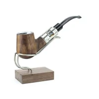 Pfeifen Ständer von Creavap - Dunkles NussbaumholzLieferumfang: 1x Pfeifen Ständer von Creavap - Wenge (dunkles Holz) Hergestellt aus Holz und MetallHandgefertigt von CREAVAPWunderschöne Pfeifen Ständer für elektronische oder traditionelle Pfeifen. Die Halterungen sind schlicht aber effektiv aufgebaut. Mit einem edlen Holzblock, wahlweise aus Rosen-, Nussbaum- oder Zebranoholz als Basis und einem Edelstahldraht Aufsatz, welche für den Halt der Pfeife sorgt, macht der Pfeifenständer auf jedem Tisch oder Regal eine ausgezeichnete Figur. Die Halterungen sind alle hamdgefertigt und kommen aus unserem Nachbarsland Frankreich.9858Creavap E-Pipes22,90 CHFsmoke-shop.ch22,90 CHF Pfeifen Ständer von Creavap - Dunkles NussbaumholzLieferumfang: 1x Pfeifen Ständer von Creavap - Wenge (dunkles Holz) Hergestellt aus Holz und MetallHandgefertigt von CREAVAPWunderschöne Pfeifen Ständer für elektronische oder traditionelle Pfeifen. Die Halterungen sind schlicht aber effektiv aufgebaut. Mit einem edlen Holzblock, wahlweise aus Rosen-, Nussbaum- oder Zebranoholz als Basis und einem Edelstahldraht Aufsatz, welche für den Halt der Pfeife sorgt, macht der Pfeifenständer auf jedem Tisch oder Regal eine ausgezeichnete Figur. Die Halterungen sind alle hamdgefertigt und kommen aus unserem Nachbarsland Frankreich.9858Creavap E-Pipes22,90 CHFsmoke-shop.ch22,90 CHF