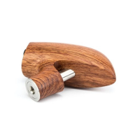 Epipe Scarecrow Rosewood 18650 -Pfeife- Créavap ink. Drip TipEpipe Scarecrow Rosewood 18650 - CréavapMechanisches E-Pipe, die mit 18650-Batterien funktioniert- Ausgangsspannung: 3,7V- Kompatibler Akku: 18650- Verbinder: 510 einstellbar durch Federstift 22mm (Edelstahl)- Schüsseldurchmesser: 38 mm- Höhe der Schüssel: 94 mm- Schwarzes Delrin-Innenhemd- Mit dem Créavap-Logo gravierter AluminiumschalterDer auf dem Foto gezeigte Verdampfer und die Epipe-Halterung sind nicht enthalten.9865Creavap E-Pipes249,90 CHFsmoke-shop.ch249,90 CHF