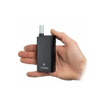 V5 Nano Vaporizer von Flowermate SchwarzLieferumfang:1x Pflegeset1x V5 Nano Vaporizer1x Mundstück aus Borosilikatglas1x 18650 Lithium-Ion 2500 mAh Akku5x Siebe für Mundstück und Kräuterkammer1x Fülltrichter1x Edelstahl Behälter1x Behälter für Wax/Liquid1x Micro USB Kabel1x BedienungsanleitungHergestellt ist der V5 Nano Vaporizer aus einem Metallgehäuse. Er ist hochwertig verarbeitet und liegt mit seinen Massen von 120 mm x 50 mm x 20 mm sehr gut in der Hand.Unter der Abdeckung unter am Vaporizer wird ein 18650 Akku eingelegt, so wird der V5 Nano mit genügend Power für mehrere Sessions versorgt. Zusätzlich verfügt er über einen Micro USB-Anschluss, über den er auch aufgeladen werden kann.Auf dem OLED Display lassen sich alle Informationen ablesen und über die Knöpfe an der Seite auch alle Einstellungen vornehmen. So kann die Temperatur in 1° C Schritten präzise von 40° C bis 230° C eingestellt werden. Die Aufheizzeit beträgt etwa 30 Sekunden.Der V5 Nano verfügt über ein Fach für das Glasmundstück, so ist es immer dabei. Dieses Mundstück wird durch Aufschieben der oberen Klappe auf den Vaporizer geschraubt.Die Keramikkammer und das Mundstück aus Borosilikatglas versprechen reinen und unverfälschten Geschmack. Weiter verfügt er auch über eine Kapsel für Liquids oder Wachse.7486Weecke Tobacco Vaporizer Expert139,90 CHFsmoke-shop.ch139,90 CHF