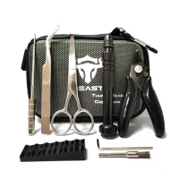 TAUREN BEAST VAPE TOOL KIT - WickelsetLieferumfang: TAUREN BEAST VAPE TOOL KITDie Tauren Beast Tool Kit von Thunderhead Kreationen ist ein großes Kit für Spule Bauherren vor allem für diejenigen, die auf dem Sprung, seine super kompakte Größe macht es einfach, nur in die Tasche schlüpfen, ohne zu bemerken, zu viel, das Tool-Kit kommt mit allem, was benötigt wird, ein Paar von gebogenen Pinzette, um die Spulen eine gute Squeeze nach pulsing, ein Paar Drahtschneider, um den Draht zurechtzuschneiden, eine Schere, um die Baumwolle zurechtzuschneiden, eine Spulenschablone, um den Bau zu erleichtern, eine Anleitung zum Trimmen der Beine, um jedes Mal perfekte Spulen zu erhalten, eine Reinigungsbürste aus rostfreiem Stahl, um die Spulen ab und zu zu säubern, wenn ein Wiederaufbau nicht erforderlich ist, ein Schraubendrehersatz und ein Inbusschlüssel. Thunderhead Kreationen haben versucht, an alles zu denken, dass der moderne Tag Bauherr braucht alles in einem kleinen leicht zu transportieren zip up Fall. 11414Thunderhead19,90 CHFsmoke-shop.ch19,90 CHF