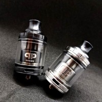 Gata RTA – qp Design 4 ml (Selbstwickelverdampfer)Gata RTA – qp Design 4 ml (Selbstwickelverdampfer)Der kanadische Gata RTA von QP Design ist nicht nur ein DL-Verdampfer, sondern bietet dir außerdem die MTL-Option. Auch die Liquidkapazität kann sich mit 4,0 ml wirklich sehen lassen.Technische Daten: Durchmesser: 24 mmLiquidkapazität: 4,0 mlPostless DeckDas wohl beste Feature ist, dass du zwischen MTL und DL wechseln kannst. Dafür musst du lediglich den Airflow Ring wechseln.Platz gespart wurde durch das Postless Deck eine Menge. So hast du  4,0 ml Füllvolumen, die dir zur Verfügung stehen, eine wirklich beachtliche Größe bei der MTL-Einstellung.Doch hattest du schon mal einen komplett durchsichtigen Tank? Dir wird sogar noch ein transparenter Tank mitgeliefert, den du dann austauschen kannst! Das ist echt einzigartig, deshalb bekommst du noch ein Echtheitszertifikat mit Seriennummer beigelegt. 11546qp design65,20 CHFsmoke-shop.ch65,20 CHF