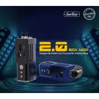 2.0 Box Mod Kit von Ambition Mods und Sunbox - Blau2.0 Box Mod Kit von Ambition Mods und SunboxDer 2.0 Box Mod von Ambition Mods und Sunbox entstand durch eine Kooperation dieser zwei Firmen und überzeugt durch ihr Design sowie das Preisleistungsverhältnis. Diese Boro-Tank Box verfügt über ein 60W Board und ist lediglich 82mm hoch und super kompakt. Wir bieten in diesem Kit Ihnen ein umfassendes Paket. Im Kit enthalten sind folgende Artikel: 1 x 2.0 Box Mod1 x Diesel Bridge1 x Boro Tank1 x Ersatzset1 x ManualDetails zur Easy Side Box Mod 60W von Ambition Mods und Sunbox:Grösse: 82mm x 28mm x 43mmBildschirm: 0.91 OLED ScreenGewicht: 168gOutput Power: 1W - 60WOutput Voltage: 0.5V - 8VAkku: 18650 (Akku nicht enthalten)11846Sunbox83,90 CHFsmoke-shop.ch83,90 CHF
