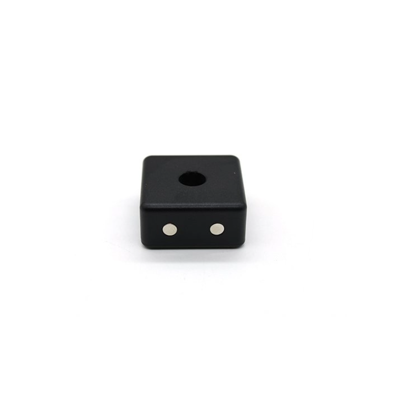Magnetischer 510 Ständer - zusammensetzbar - 1 StückHalter für 510er Zerstäuber mit magnetischen Seiten. Dank der vier magnetischen Anschlüsse an den Seiten können Sie mehrere Halterungen zu einem Display kombinieren.Mit einem 510er Gewinde ausgestattet, ist dieser Halter ein unverzichtbares Werkzeug, um die Widerstände seiner Zerstäuber zu erneuern oder sie einfach vertikal aufzubewahren.Lieferumfang 1 Stück (mehrere zusamensteckbar) Material(e): Zinklegierung. Schraubengang: 51012020Smoke-Shop.ch4,00 CHFsmoke-shop.ch4,00 CHF