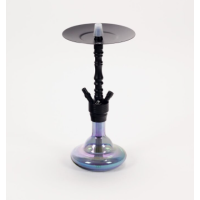 DSCHINNI PICO BLACK VENOM SHISHA - Wasserpfeife - Edelstahl Hybrid Shisha von DschinniDie Dschinni Pico Black Venom Shisha ist die neueste Edelstahl Hybrid Shisha aus dem Hause Dschinni.Technische Details:Höhe: ca. 43 cmDie Edelstahl Hybrid Shisha aus dem Hause Dschinni ist das Neuste und technisch aktuellste Modell aus dem neuen Sektor der Edelstahl Hybrid!Die Dschinni Pico Black Shisha ist der Nachfolger der weltberühmten Flexx Hybrid Reihe die den Shishamarkt ein komplett neues Gesicht gegeben hat. Die innovativen Systeme, wie das Klicksystem oder das Closed Chamber System waren Ihrer Zeit weit vorraus. Was ist das Upgrade dieser Shisha und was macht sie so besonderst?Als Flexx Junior hat diese Shisha ein großes Erbe, welches sie mit Design und dem neuen Fortschritt spielerisch übertrifft. Diese Shisha ist einfach genial, sie verbindet kompromisslose Qualität und mit einem unschlagbaren Preis. Das Innenskelett, und somit alle wichtigen funktionellen Teile die Korrosionsanfälligen Elemente bestehen aus Edelstahl und die optischen Elemente können ruhig aus Aluminium bestehen, weil diese nicht den Kontakt mit dem Rauch in diesem Umfang haben. Das ist eine enorme Aufwertung weil man im Grunde eine Edelstahlshisha besitzt zu einem unglaublichen Preis, ohne an Qualität einzubüßen.Die Shisha besteht aus eloxiertem Aluminiumummantelung während das Innenleben aus 304/4301 Stainless steel 18/8 besteht einer sehr hohen Form der Edelstahllegierung.Das Glas besteht aus High Borosilikatglas 3.3 dem hochwertigsten Glas auf dem Shishamarkt. Der Preis entscheidet nicht die Qualität sondern die Kriterien des Materiales selber. Und High Borosilikatglas 3.3 wird in der Weltraumforschung eingesetzt und in jeder Branche die sehr hohe Qualitätsansprüche besitzt. Die Vorteile von High Borosilikatglas 3.3 sprechen für sich. Es ist hygienisch, leicht zu reinigen und darüber hinaus noch umweltfreundlich. Es besitzt einen sehr hohen Härtegrad und ist sehr hitzebeständig, was es zum idealen Produkt im Laborbereich macht. Im Shishabereich bedeutet es für uns einfach das es robust ist und leicht zu reinigen, vorallem man kann es mit heissem Wasser auswaschen, wovor alle anderen Hersteller im Grunde warnen. Mit unseren Dschinni Shishas haben wir das Problem nicht eher im Gegenteil.Beim Aufbau wird die Rauchsäule und die Tauchrohre über ein Gewinde an die Base befestigt was schon die ganze Aufbaubeschreibung darstellt. Der Rest wird einfach aufgesteckt über Schliffsystem, somit stellt die Shisha keine Angriffsfläche für Verschleis da. Das Ausblasventil und der Schlauchadapter, welche beide mit einem 14.5 direkt in die Base gesteckt werden, die Schliffe machen die alten dichtungsringe überflüssig und legen sich geschmeidig in die entsprechenden Bohrungen. Der Auf und Abbau gestaltet sich leicht und schnell.Am Teller befindet sich ein 18.8 Schliff für den Teller, der zum Anbringen von Molassefängern dient und für anderen dekorativen Zubehörteile mit einem genormten 18.8 Schliff. Zudem kann bei entsprechendem Gebrauch der Teller nur abgenommen und transportiert werden, anstatt die ganze Shisha vom Platz zu bewegen, um z.B. den Kopf umzutauschen.Durch die Größe erreichen wir eine geringes Körpervolumen der Bowl was zu einer höhren Rauchdichte führt und das Ergebniss ist das erwünschte Rauchverhalten der Shisha, schön dichter großer Rauch. Durch die Form der Bowl erreichen wir einen sehr guten laminaren Strom der zu einem gigantischen guten Durchzug führt der aber nicht unangenehm ist. Das Tauchrohr besitzt keinen Diffusor, kann aber mit einem Silikondiffusor erweitert werden bei Gebrauch um die Geräuschkulisse beim Rauchen zu reduzieren.Das Closed Chamber System, welches aus dem Hause Dschinni stammt, verfügt in der Base 2 lotrechte Bohrungen die den turbulenten Strom laminar führen und das auspusten des abgestanden Rauches aus der Bowl ermöglicht.Die  Base wird per Klickverschluss an die Bowl befestigt und somit lässt sich die Shisha extrem schnell und leicht auf und abbauen, was die Reinigung extrem erleichtert und beschleunigt.Die Shisha verbindet wunderschöne Optik mit dem neuesten technischen Update. _HINWEISEReinigung: Die Bowl kann man mit kochendem Wasser reinigen! Dies liegt an unserem High Borosilikatglas 3.3. Wir empfehlen einen Teelöffel Schmandweg in die Bowl zu tun und dies mit kochendem Wasser zu übergießen. Danach bitte kräftig schwenken und über Nacht ziehen lassen. Am nächsten Tag ordentlich durchspühlen und von Reststoffen befreien.Wir empfehlen die Shishas regelmäßig zu reinigen.12240Dschinni - Wasserpfeifen und Zubehör118,00 CHFsmoke-shop.ch118,00 CHF