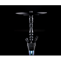 DSCHINNI PICO BLACK VENOM SHISHA - Wasserpfeife - Edelstahl Hybrid Shisha von DschinniDie Dschinni Pico Black Venom Shisha ist die neueste Edelstahl Hybrid Shisha aus dem Hause Dschinni.Technische Details:Höhe: ca. 43 cmDie Edelstahl Hybrid Shisha aus dem Hause Dschinni ist das Neuste und technisch aktuellste Modell aus dem neuen Sektor der Edelstahl Hybrid!Die Dschinni Pico Black Shisha ist der Nachfolger der weltberühmten Flexx Hybrid Reihe die den Shishamarkt ein komplett neues Gesicht gegeben hat. Die innovativen Systeme, wie das Klicksystem oder das Closed Chamber System waren Ihrer Zeit weit vorraus. Was ist das Upgrade dieser Shisha und was macht sie so besonderst?Als Flexx Junior hat diese Shisha ein großes Erbe, welches sie mit Design und dem neuen Fortschritt spielerisch übertrifft. Diese Shisha ist einfach genial, sie verbindet kompromisslose Qualität und mit einem unschlagbaren Preis. Das Innenskelett, und somit alle wichtigen funktionellen Teile die Korrosionsanfälligen Elemente bestehen aus Edelstahl und die optischen Elemente können ruhig aus Aluminium bestehen, weil diese nicht den Kontakt mit dem Rauch in diesem Umfang haben. Das ist eine enorme Aufwertung weil man im Grunde eine Edelstahlshisha besitzt zu einem unglaublichen Preis, ohne an Qualität einzubüßen.Die Shisha besteht aus eloxiertem Aluminiumummantelung während das Innenleben aus 304/4301 Stainless steel 18/8 besteht einer sehr hohen Form der Edelstahllegierung.Das Glas besteht aus High Borosilikatglas 3.3 dem hochwertigsten Glas auf dem Shishamarkt. Der Preis entscheidet nicht die Qualität sondern die Kriterien des Materiales selber. Und High Borosilikatglas 3.3 wird in der Weltraumforschung eingesetzt und in jeder Branche die sehr hohe Qualitätsansprüche besitzt. Die Vorteile von High Borosilikatglas 3.3 sprechen für sich. Es ist hygienisch, leicht zu reinigen und darüber hinaus noch umweltfreundlich. Es besitzt einen sehr hohen Härtegrad und ist sehr hitzebeständig, was es zum idealen Produkt im Laborbereich macht. Im Shishabereich bedeutet es für uns einfach das es robust ist und leicht zu reinigen, vorallem man kann es mit heissem Wasser auswaschen, wovor alle anderen Hersteller im Grunde warnen. Mit unseren Dschinni Shishas haben wir das Problem nicht eher im Gegenteil.Beim Aufbau wird die Rauchsäule und die Tauchrohre über ein Gewinde an die Base befestigt was schon die ganze Aufbaubeschreibung darstellt. Der Rest wird einfach aufgesteckt über Schliffsystem, somit stellt die Shisha keine Angriffsfläche für Verschleis da. Das Ausblasventil und der Schlauchadapter, welche beide mit einem 14.5 direkt in die Base gesteckt werden, die Schliffe machen die alten dichtungsringe überflüssig und legen sich geschmeidig in die entsprechenden Bohrungen. Der Auf und Abbau gestaltet sich leicht und schnell.Am Teller befindet sich ein 18.8 Schliff für den Teller, der zum Anbringen von Molassefängern dient und für anderen dekorativen Zubehörteile mit einem genormten 18.8 Schliff. Zudem kann bei entsprechendem Gebrauch der Teller nur abgenommen und transportiert werden, anstatt die ganze Shisha vom Platz zu bewegen, um z.B. den Kopf umzutauschen.Durch die Größe erreichen wir eine geringes Körpervolumen der Bowl was zu einer höhren Rauchdichte führt und das Ergebniss ist das erwünschte Rauchverhalten der Shisha, schön dichter großer Rauch. Durch die Form der Bowl erreichen wir einen sehr guten laminaren Strom der zu einem gigantischen guten Durchzug führt der aber nicht unangenehm ist. Das Tauchrohr besitzt keinen Diffusor, kann aber mit einem Silikondiffusor erweitert werden bei Gebrauch um die Geräuschkulisse beim Rauchen zu reduzieren.Das Closed Chamber System, welches aus dem Hause Dschinni stammt, verfügt in der Base 2 lotrechte Bohrungen die den turbulenten Strom laminar führen und das auspusten des abgestanden Rauches aus der Bowl ermöglicht.Die  Base wird per Klickverschluss an die Bowl befestigt und somit lässt sich die Shisha extrem schnell und leicht auf und abbauen, was die Reinigung extrem erleichtert und beschleunigt.Die Shisha verbindet wunderschöne Optik mit dem neuesten technischen Update. _HINWEISEReinigung: Die Bowl kann man mit kochendem Wasser reinigen! Dies liegt an unserem High Borosilikatglas 3.3. Wir empfehlen einen Teelöffel Schmandweg in die Bowl zu tun und dies mit kochendem Wasser zu übergießen. Danach bitte kräftig schwenken und über Nacht ziehen lassen. Am nächsten Tag ordentlich durchspühlen und von Reststoffen befreien.Wir empfehlen die Shishas regelmäßig zu reinigen.12240Dschinni - Wasserpfeifen und Zubehör128,00 CHFsmoke-shop.ch128,00 CHF