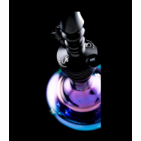 DSCHINNI PICO BLACK VENOM SHISHA - Wasserpfeife - Edelstahl Hybrid Shisha von DschinniDie Dschinni Pico Black Venom Shisha ist die neueste Edelstahl Hybrid Shisha aus dem Hause Dschinni.Technische Details:Höhe: ca. 43 cmDie Edelstahl Hybrid Shisha aus dem Hause Dschinni ist das Neuste und technisch aktuellste Modell aus dem neuen Sektor der Edelstahl Hybrid!Die Dschinni Pico Black Shisha ist der Nachfolger der weltberühmten Flexx Hybrid Reihe die den Shishamarkt ein komplett neues Gesicht gegeben hat. Die innovativen Systeme, wie das Klicksystem oder das Closed Chamber System waren Ihrer Zeit weit vorraus. Was ist das Upgrade dieser Shisha und was macht sie so besonderst?Als Flexx Junior hat diese Shisha ein großes Erbe, welches sie mit Design und dem neuen Fortschritt spielerisch übertrifft. Diese Shisha ist einfach genial, sie verbindet kompromisslose Qualität und mit einem unschlagbaren Preis. Das Innenskelett, und somit alle wichtigen funktionellen Teile die Korrosionsanfälligen Elemente bestehen aus Edelstahl und die optischen Elemente können ruhig aus Aluminium bestehen, weil diese nicht den Kontakt mit dem Rauch in diesem Umfang haben. Das ist eine enorme Aufwertung weil man im Grunde eine Edelstahlshisha besitzt zu einem unglaublichen Preis, ohne an Qualität einzubüßen.Die Shisha besteht aus eloxiertem Aluminiumummantelung während das Innenleben aus 304/4301 Stainless steel 18/8 besteht einer sehr hohen Form der Edelstahllegierung.Das Glas besteht aus High Borosilikatglas 3.3 dem hochwertigsten Glas auf dem Shishamarkt. Der Preis entscheidet nicht die Qualität sondern die Kriterien des Materiales selber. Und High Borosilikatglas 3.3 wird in der Weltraumforschung eingesetzt und in jeder Branche die sehr hohe Qualitätsansprüche besitzt. Die Vorteile von High Borosilikatglas 3.3 sprechen für sich. Es ist hygienisch, leicht zu reinigen und darüber hinaus noch umweltfreundlich. Es besitzt einen sehr hohen Härtegrad und ist sehr hitzebeständig, was es zum idealen Produkt im Laborbereich macht. Im Shishabereich bedeutet es für uns einfach das es robust ist und leicht zu reinigen, vorallem man kann es mit heissem Wasser auswaschen, wovor alle anderen Hersteller im Grunde warnen. Mit unseren Dschinni Shishas haben wir das Problem nicht eher im Gegenteil.Beim Aufbau wird die Rauchsäule und die Tauchrohre über ein Gewinde an die Base befestigt was schon die ganze Aufbaubeschreibung darstellt. Der Rest wird einfach aufgesteckt über Schliffsystem, somit stellt die Shisha keine Angriffsfläche für Verschleis da. Das Ausblasventil und der Schlauchadapter, welche beide mit einem 14.5 direkt in die Base gesteckt werden, die Schliffe machen die alten dichtungsringe überflüssig und legen sich geschmeidig in die entsprechenden Bohrungen. Der Auf und Abbau gestaltet sich leicht und schnell.Am Teller befindet sich ein 18.8 Schliff für den Teller, der zum Anbringen von Molassefängern dient und für anderen dekorativen Zubehörteile mit einem genormten 18.8 Schliff. Zudem kann bei entsprechendem Gebrauch der Teller nur abgenommen und transportiert werden, anstatt die ganze Shisha vom Platz zu bewegen, um z.B. den Kopf umzutauschen.Durch die Größe erreichen wir eine geringes Körpervolumen der Bowl was zu einer höhren Rauchdichte führt und das Ergebniss ist das erwünschte Rauchverhalten der Shisha, schön dichter großer Rauch. Durch die Form der Bowl erreichen wir einen sehr guten laminaren Strom der zu einem gigantischen guten Durchzug führt der aber nicht unangenehm ist. Das Tauchrohr besitzt keinen Diffusor, kann aber mit einem Silikondiffusor erweitert werden bei Gebrauch um die Geräuschkulisse beim Rauchen zu reduzieren.Das Closed Chamber System, welches aus dem Hause Dschinni stammt, verfügt in der Base 2 lotrechte Bohrungen die den turbulenten Strom laminar führen und das auspusten des abgestanden Rauches aus der Bowl ermöglicht.Die  Base wird per Klickverschluss an die Bowl befestigt und somit lässt sich die Shisha extrem schnell und leicht auf und abbauen, was die Reinigung extrem erleichtert und beschleunigt.Die Shisha verbindet wunderschöne Optik mit dem neuesten technischen Update. _HINWEISEReinigung: Die Bowl kann man mit kochendem Wasser reinigen! Dies liegt an unserem High Borosilikatglas 3.3. Wir empfehlen einen Teelöffel Schmandweg in die Bowl zu tun und dies mit kochendem Wasser zu übergießen. Danach bitte kräftig schwenken und über Nacht ziehen lassen. Am nächsten Tag ordentlich durchspühlen und von Reststoffen befreien.Wir empfehlen die Shishas regelmäßig zu reinigen.12240Dschinni - Wasserpfeifen und Zubehör118,00 CHFsmoke-shop.ch118,00 CHF