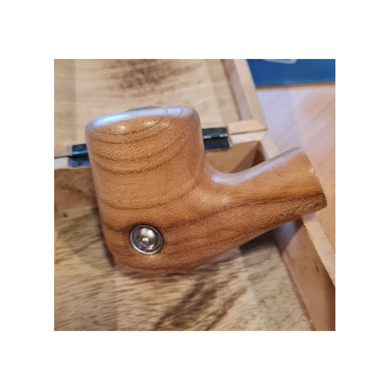 Handmade - 18350 - Mech - Holz E-pipe Pfeife von Dampfeule - Deutschland (Ausstellungstück)Handmade - 18350 - Mech - Holz E-pipe von Dampfeule Mechanisches E-Pipe, die mit 18350-Batterien funktioniert- Ausgangsspannung: 3,7V- Kompatibler Akku: 18350- Durchmesser 25mmAusstellungstück (voll funktionsfähig, wie neu ) ohne Verpackung 12239Smoke-Shop.ch290,00 CHFsmoke-shop.ch290,00 CHF