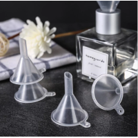 Trichter zum befüllen von 10ml Fläschchen vers. DurchmesserTrichter zum befüllen von 10ml Fläschchengeeignet zum einfüllen von Nikotinshots31 mm breit 39 mm hoch6 mm spitze6246Smoke-Shop.ch1,40 CHFsmoke-shop.ch1,40 CHF
