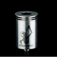 Wotofo Freakshow V1 RDA - Selbstwickelverdampfer - WeissLieferumfang:  1x Freakshow (ohne Drip Tip 510)Die Freakshow RDA-Box enthält:Verpackt in einer schaumstoffgefüllten, runden Aluminiumbox mit einem transparenten Pressfit-Deckel finden Sie folgendes enthalten:1x Freakshow RDA.Ersatz Sechskantschrauben.1x Inbusschlüssel.Ersatz-O-Ringe.Bitte beachten Sie, dass der Freakshow RDA nicht mit einem Drip Tip geliefert wird. Die obere Kappe kann mit allen Standard-510-Drip-Tips und ein Chuff Cap zu diesem RDA passen ist auch separat zu kaufen. 12584Wotofo 3,90 CHFsmoke-shop.ch3,90 CHF