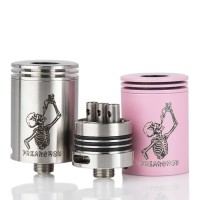 Wotofo Freakshow V1 RDA - Selbstwickelverdampfer - WeissLieferumfang:  1x Freakshow (ohne Drip Tip 510)Die Freakshow RDA-Box enthält:Verpackt in einer schaumstoffgefüllten, runden Aluminiumbox mit einem transparenten Pressfit-Deckel finden Sie folgendes enthalten:1x Freakshow RDA.Ersatz Sechskantschrauben.1x Inbusschlüssel.Ersatz-O-Ringe.Bitte beachten Sie, dass der Freakshow RDA nicht mit einem Drip Tip geliefert wird. Die obere Kappe kann mit allen Standard-510-Drip-Tips und ein Chuff Cap zu diesem RDA passen ist auch separat zu kaufen. 12584Wotofo 3,90 CHFsmoke-shop.ch3,90 CHF