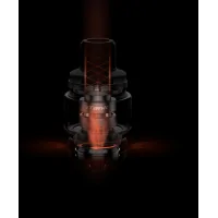 Itank - 8 ml (Fertigcoils) Verdampfer von VaporessoVaporesso präsentiert seinen neuen Fertigcoil Verdampfer : den iTank. Er bietet Abmessungen von 52,5 x 24,5 mm und ein großes Fassungsvermögen von 8ml.  Er ist mit einer Airflow der neuen Generation ausgestattet, die präzise eingestellt werden kann. Dieser Zerstäuber ist mit den GTi-Widerständen von Vaporesso kompatibel.Der iTank ist die neue Signatur von Vaporesso. Es handelt sich um einen Zerstäuber mit den Maßen 52,5 x 24,5 mm und einem sehr schönen Fassungsvermögen von 8ml. Das bedeutet, dass Sie sich nicht zu oft um den Stand des E-Liquids sorgen müssen. Dieser Zerstäuber, dessen Design von einem Raumschiff inspiriert ist, ist mit einer neuen Airflow-Technologie ausgestattet. Drei Lufteinlässe am Boden des Zerstäubers sorgen für eine bessere Luftzirkulation, wodurch die Flüssigkeit besser erhitzt wird und schönere Aromen liefert, während gleichzeitig der Lärm reduziert und das Auslaufen stark eingeschränkt wird. Die Befüllung des Zerstäubers erfolgt von oben durch einfaches Verschieben des Topcaps. Was die Widerstände betrifft, ist dieser iTank-Zerstäuber mit den GTi-Widerständen von Vaporesso kompatibel. Es sind übrigens zwei Widerstände, in 0,2 und 0,4 Ohm, die in der Packung enthalten sind.Inhalte:1x iTank (8ml)1x Mesh-Widerstand GTi 0.2 Ohm (60-75W)1x Mesh-Widerstand GTi 0.4 Ohm (50-70W)1x Ersatzglas3x Ersatz-Dichtungen1x BedienungsanleitungDATENBLATTMaterial Rostfreier StahlArt des Materials ZerstäuberDL-Zug (Luft)Einstellbare Airflow JaInhalt (ml) 8 mlDurchmesser (mm) Ø 24,5 mmBefüllung Von obenArt der Drip Tips 810Anschlussart 510Widerstände weniger als 0,5 Ohm, von 0,5 bis 1 Ohm12793Vaporesso18,20 CHFsmoke-shop.ch18,20 CHF