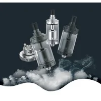 Ambition Mods Amazier MTL RTA Verdampfer (4ml)Amazier MTL RTA 4ml - Ambition ModsDie Macher von Bishop Purity und Riley MTL RTA sind zurück mit einer neuen Kreation namens Amazier MTL RTA. Der neue MTL-Zerstäuber von Ambition Mods ist aus SS316-Stahl gefertigt, hat einen Durchmesser von 22mm und ein Fassungsvermögen von 4ml Liquid-Refill. Er ist mit einem Flüssigkeitsregulierungssystem ausgestattet und für die Einstellung der Düse sind 3 Luftstifte erhältlich, die im Lieferumfang enthalten sind.&nbsp;Mehr Details&nbsp;Geeignet für MTL / RDL (mit dem zusätzlichen 3,5mm Stift nicht enthalten)22mm Durchmesser56mm HöheGewicht 58g.4ml FassungsvermögenSafttankschloss-Design1,0 mm (vorinstalliert) / 1,5 mm / 2,0 mm LuftstromstifteSS316 Konstruktion13396Ambition Mods50,10&nbsp;CHFsmoke-shop.ch50,10&nbsp;CHF