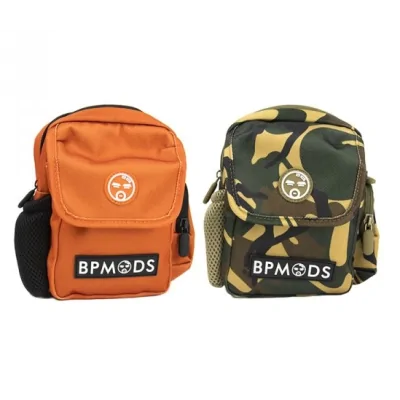 Pro Vape Bag - BP Mods - DampfertascheLieferumfang: Pro Vape Bag - BP Mods - Dampfertasche Original-Tragetaschen, signiert von BP Mods.Viel Platz in einem kleinen Format.Mehrere Speicherplätze.Möglichkeit, es überall dank des mitgelieferten Karabiners zu hängen.Klettverschluss und Druckgürtelhaken.Abmessungen: 19 x 17cm.BP Mods Qualität !13539BP MODS23,00 CHFsmoke-shop.ch23,00 CHF