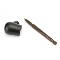 Epipe Bent 18350 Wengé Limited Edition - CréavapAnlässlich seines 10-jährigen Bestehens verwöhnt uns Créavap mit dieser limitierten Sonderedition in Zusammenarbeit mit dem Handwerker Milignum.Wenge ist ein exotisches Holz aus Afrika, das sehr langlebig ist und große ästhetische Qualitäten hat.Mechanische E-Pfeife, die mit einer 18350-Batterie funktioniert (nicht im Lieferumfang enthalten).Die Bent 18350 epipe ist kompatibel mit allen Zerstäubern mit einem maximalen Durchmesser von 22mm.Zerstäuber nicht enthalten.Für diese Sonderausgabe, eine Unterstützung und ein Stift in Wenge sind zusätzlich zu den Stem Saddle 3" enthalten.Lieferumfang: Ohne Ständer und ohne Verdampfer (Bild dient zu Illustrationszwecken) Ständer kann separat gekauft werden13812Creavap E-Pipes189,90 CHFsmoke-shop.ch189,90 CHF