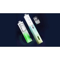 Sx Mini Vi Rod AIO Kit - Tube - mit VP Pod 0.8 ohm 1000 mahLieferumfang: SxMini Vi Rod AIO Kit - Tube - mit VP Pod 0.8 ohm 1000 mahDer SXmini VI Rod ist ein kompaktes und tragbares Vaping-Gerät, das die VI-Serie ergänzt. Sein Design ist ähnlich dem der VI Class AIO mit dem zusätzlichen Komfort der austauschbaren Hülsen und Punkt-Kompatibilität (Adapter separat erhältlich). Mit einer eingebauten 1000mAh-Batterie kann das Gerät eine maximale Leistung von 30W ausgeben, wodurch es sowohl für MTL- (Mouth-to-Lung) als auch DL- (Direct-Lung) Verdampfungsstile geeignet ist. Das Gerät ist mit einem Yihi-Chipsatz ausgestattet, der mit Buck-Boost-Anti-Dry-Hit-Schutz ausgestattet ist und ein sicheres und angenehmes Dampferlebnis gewährleistet.Der VI Rod verfügt über eine einfach zu befüllende VP-Patrone mit einer vorinstallierten Wicklung, die nicht nur auslaufsicher ist, sondern auch einen ausgezeichneten Geschmack und Dampfproduktion bietet. Die Kompatibilität des Geräts mit dem neu erschienenen VI Tank und den VI Coils (separat erhältlich) macht es noch vielseitiger und ermöglicht es dem Dampfer, sein Dampferlebnis an seine individuellen Vorlieben anzupassen. Der SXmini VI Rod ist eine großartige Wahl für Dampfer, die ein kompaktes und tragbares Gerät mit exzellenten Funktionen suchen, was ihn zu einer idealen Option für alle macht, die immer unterwegs sind. 1x SXmini VI Stab1x VP Pod 0.8ohm mit vorinstallierter Spirale1x Typ-C USB-Kabel1x Benutzerhandbuch1x Drip Tip (mit Schraubscharnier)1x GarantiekarteModes:  Wattage und Pure Mode (ohne Temp Control)13890SX mini (YIHI Chip)23,90 CHFsmoke-shop.ch23,90 CHF