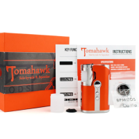 BP Mods Tomahawk SBS Mod - USB C - ...,Der Tomahawk SBS Squonk Box Mod, entwickelt von BP Mods, ist ein tragbares und vielseitiges Gerät in einem Aluminium-Gehäuse mit einem vertieften Landeplatz umhüllt. Er verfügt über einen abnehmbaren Silikonbehälter, der mit einem Metallrahmen und einem 510er-Standardanschluss verstärkt ist, was ihn zu einer perfekten Wahl für Squonking macht. Das Gerät verfügt über ein Bedienfeld mit einer runden Zündungstaste und Einstelltasten an einer Seitenwand, während sich das Display auf der abgerundeten Vorderseite befindet. Zusätzlich befindet sich auf der gegenüberliegenden Seite ein USB-Anschluss.Das Gerät wird mit einer externen 18650er-Batterie betrieben (nicht im Lieferumfang enthalten) und kann einen Leistungsbereich von 5-60 Watt mit Optionen für Vorheizmodus, Temperaturregelung und Bypass ausgeben. Das Gerät ist auch mit einer funktionellen Platine mit einer minimalistischen monochromen Schnittstelle ausgestattet. Der Batteriezylinder mit Drehverschluss befindet sich auf der Rückseite des Geräts, was einen einfachen Batteriewechsel ermöglicht. Das Aufladen erfolgt über USB Typ-C mit einer Stromstärke von 2A, und es kann auch in einen regulären Mod umgewandelt werden, indem das Silikonreservoir entfernt wird. Diese Funktion gibt Ihnen die Flexibilität, das Gerät auf verschiedene Arten zu verwenden, je nach Ihren Vorlieben.Paketinhalt 1x Tomahawk Mod1x BF-Adapter1x Benutzerhandbuch13988BP MODS62,00 CHFsmoke-shop.ch62,00 CHF