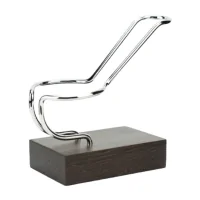 Pfeifen Ständer von Creavap - Dunkles NussbaumholzLieferumfang: 1x Pfeifen Ständer von Creavap - Wenge (dunkles Holz) Hergestellt aus Holz und MetallHandgefertigt von CREAVAPWunderschöne Pfeifen Ständer für elektronische oder traditionelle Pfeifen. Die Halterungen sind schlicht aber effektiv aufgebaut. Mit einem edlen Holzblock, wahlweise aus Rosen-, Nussbaum- oder Zebranoholz als Basis und einem Edelstahldraht Aufsatz, welche für den Halt der Pfeife sorgt, macht der Pfeifenständer auf jedem Tisch oder Regal eine ausgezeichnete Figur. Die Halterungen sind alle hamdgefertigt und kommen aus unserem Nachbarsland Frankreich.9858Creavap E-Pipes22,90 CHFsmoke-shop.ch22,90 CHF Pfeifen Ständer von Creavap - Dunkles NussbaumholzLieferumfang: 1x Pfeifen Ständer von Creavap - Wenge (dunkles Holz) Hergestellt aus Holz und MetallHandgefertigt von CREAVAPWunderschöne Pfeifen Ständer für elektronische oder traditionelle Pfeifen. Die Halterungen sind schlicht aber effektiv aufgebaut. Mit einem edlen Holzblock, wahlweise aus Rosen-, Nussbaum- oder Zebranoholz als Basis und einem Edelstahldraht Aufsatz, welche für den Halt der Pfeife sorgt, macht der Pfeifenständer auf jedem Tisch oder Regal eine ausgezeichnete Figur. Die Halterungen sind alle hamdgefertigt und kommen aus unserem Nachbarsland Frankreich.9858Creavap E-Pipes22,90 CHFsmoke-shop.ch22,90 CHF