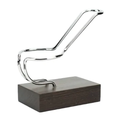 Pfeifen Ständer von Creavap - Dunkles NussbaumholzLieferumfang: 1x Pfeifen Ständer von Creavap - Wenge (dunkles Holz) Hergestellt aus Holz und MetallHandgefertigt von CREAVAPWunderschöne Pfeifen Ständer für elektronische oder traditionelle Pfeifen. Die Halterungen sind schlicht aber effektiv aufgebaut. Mit einem edlen Holzblock, wahlweise aus Rosen-, Nussbaum- oder Zebranoholz als Basis und einem Edelstahldraht Aufsatz, welche für den Halt der Pfeife sorgt, macht der Pfeifenständer auf jedem Tisch oder Regal eine ausgezeichnete Figur. Die Halterungen sind alle hamdgefertigt und kommen aus unserem Nachbarsland Frankreich.9858Creavap E-Pipes22,90 CHFsmoke-shop.ch22,90 CHF Pfeifen Ständer von Creavap - Dunkles NussbaumholzLieferumfang: 1x Pfeifen Ständer von Creavap - Wenge (dunkles Holz) Hergestellt aus Holz und MetallHandgefertigt von CREAVAPWunderschöne Pfeifen Ständer für elektronische oder traditionelle Pfeifen. Die Halterungen sind schlicht aber effektiv aufgebaut. Mit einem edlen Holzblock, wahlweise aus Rosen-, Nussbaum- oder Zebranoholz als Basis und einem Edelstahldraht Aufsatz, welche für den Halt der Pfeife sorgt, macht der Pfeifenständer auf jedem Tisch oder Regal eine ausgezeichnete Figur. Die Halterungen sind alle hamdgefertigt und kommen aus unserem Nachbarsland Frankreich.9858Creavap E-Pipes22,90 CHFsmoke-shop.ch22,90 CHF