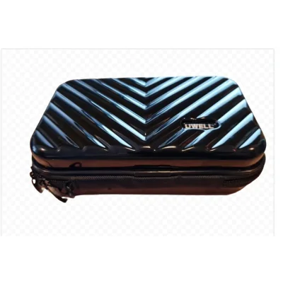 Hartplastik Umhängetasche - von Uwell - SchwarzLieferumfang:&nbsp; Unikase-Beutel UWELL 10*5*5 cmDiese Tasche von Uwell ist perfekt für die Aufbewahrung all Ihrer Hardware (Box, Clearo, Flüssigkeiten, Batterien ...)Extra große GrößeHartplastik Umhängetasche - von Uwell - SchwarzProduktfamilie&nbsp;Bags, Lanyards, Holder &amp; Cases14954Uwell 9,90&nbsp;CHFsmoke-shop.ch9,90&nbsp;CHF