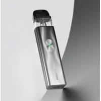 Vaporesso XROS 4 Mini - Pod Kit - Pod Starterkit USB -CXROS, ein sehr berühmter Name in der Welt der Pods. Vaporesso bietet uns hier eine vierte Iteration geringe Größe und sein außergewöhnliches Design.Eingebauter 1000mAh Akku, der über USB-C geladen wird.3 wählbare Leistungsmodi.Patronen mit einer Kapazität von 3ml und Füllung von oben durch Lösen der Tropfspitze.Mesh-Spule in der Patrone integriert.Kompatibel mit allen XROS Serie Patronen.Präzise einstellbare Luftströmung.15561Vaporesso18,20 CHFsmoke-shop.ch18,20 CHF