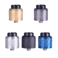 Suicide Mods Nightmare Mini V2 25mm RDA - vers. FarbenFür Experten im Cloud Chasing.Postless Dual Coil-Platte.25 mm Durchmesser.Kammerreduzierer aus Ultem zur Maximierung der Aromen. Mit Bottom Feed kompatibel.Airflow kann angepasst werden.Perfekt für DTL (Direktes Inhalieren)Lieferumfang    1 x Nightmare V2 RDA 25mm Atomizer    1 x Tasche für ZubehörEigenschaften    Airflow: Unterhalb    Airflow: Doppelte Diffusion    Befestigung: Messing, vergoldet    Durchmesser: 25mm    Direkte Inhalation 15648Suicide Mods44,90 CHFsmoke-shop.ch44,90 CHF