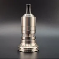 Steampipes Cocoon 22mm MTL RTA - SelbstwickelverdampferCocoon 22mm MTL RTA von SteampipesDer Cocoon MTL MTL RTA 22mm von Steampipes ist ein außergewöhnlicher Zerstäuber, der entwickelt wurde, um ein völlig individuelles Dampferlebnis zu bieten. Der Cocoon MTL RTA ist ideal für Mouth-to-Lung (MTL) Vaping-Enthusiasten, die eine hochwertige Konstruktion und einen hervorragenden Geschmack wünschen.Batch Nummer (wenn gewünscht bei Bestellnachricht angeben, sonst zufällig) 16031Steampipes - Made in Germany86,80 CHFsmoke-shop.ch86,80 CHF