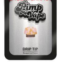 Drip Tip -810- PVM0021 - Pimp My Vape - 810 - HarzDrip Tip -810- PVM0021 - Pimp My Vape - 810 - Harz810er Drip TipHergestellt aus Holz/Harz um die Lippen von der Hitze zu isolierenLuftiger DL-Zugwiderstand (direkte Inhalation)Doppelter O'Ring für optimalen Halt810er Drip Tip aus Harz der Marke Pimp my vape. Das PEI isoliert die Lippen von der Hitze des Dampfes und das 810er Format lässt ein Maximum an relativ warmen Dampf durch. Dieses gebogene Mundstück sorgt für den Komfort der Lippen.16079Drip Tip4,90 CHFsmoke-shop.ch4,90 CHF