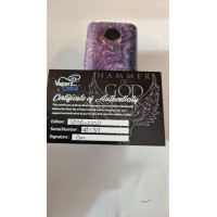 B-Ware - mit kleinem Makel - Hammer of God Stabwood - NeuwertigB-Ware - mit kleinem Makel - Hammer of Good Stabwood - NeuwertigLIEFERUMFANG:1 x Mod Hammer Of God  STABWOOD (NEU  mit hick siehe Foto)  Originalverpackung1 x WerkzeugtascheEigenschaftenParallele / serielle Schaltung.Batterien: 4x18650 nicht enthalten.Interne Teile aus versilbertem Kupfer.Konstruktion aus eloxiertem Aluminium.WARNUNG: Vaperz Cloud International LTD. oder einer seiner Lieferanten oder Partner ist nicht verantwortlich für Ihre Handlungen mit diesem Gerät. Diese Mod ist für ERFAHRENE Nutzer bestimmt. Durch den Kauf oder die Nutzung dieser Mod verstehen Sie, dass die Nutzung dieses Geräts auf Ihr eigenes Risiko erfolgt. Kenntnisse des Ohmschen Gesetzes sind für die Nutzung dieser Mod erforderlich.Parallel – Series CircuitAccepts four 18650 batteries(Nicht im Lieferumfang enthalten)Anodized Aluminum Body ConstructionBottom Loading Battery TrayClassic Small Compact Design12115Vaperz Cloud79,90 CHFsmoke-shop.ch79,90 CHF