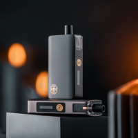 DotMod - Dotpod Max Kit - vers. Farben - 5 ml - 2100 mAhDotmod präsentiert sein neues Dotpod Max Kit!Das Dotpod Max Kit verfügt über einen integrierten 2100mAh Akku und kann bis zu 60W Leistung liefern. Das Kit funktioniert mit Dotmod's Dotpod Max Patronen mit eingebautem Coil. Leere Dotpod-Patronen sind kompatibel mit DotCoil von der gleichen Marke.16179Dotmod39,90 CHFsmoke-shop.ch39,90 CHF