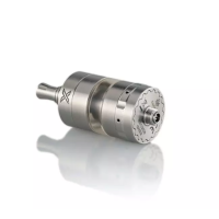 Kayfun X 24mm - Selbstwickelverdampfer 24mm RTA...Kayfun X 24 mmInsgesamt vier Neuerungen und zahlreiche bekannte Vorteile von Svoe Mesto Verdampfern finden sich im Kayfun X RTA. So möchte der Hersteller für das bisher hochwertigste und beste Produkt sorgen. Zudem wurde auch auf die Wünsche der Kunden eingegangen. Im neuen Verdampfer befindet sich nun nämlich eine Liquidcontrol. Diese arbeitet intelligent und verschliesst sich selbstständig, sobald du den Tank nach oben ziehst. Durch eine bewegbare Top Cap wird jede Menge Platz zur Befüllung des 4 ml Tanks geboten. Wenn du die Top Cap wieder schliesst, fährt der Tank automatisch zurück nach unten. Der Kayfun X Verdampfer bietet ein hohes Mass an Flexibilität. Denn wenn der Tank nach oben gezogen wird, kann eine vollständige Drehung um 360 Grad erfolgen. Durch ein Zahnrad lässt sich der Tank in viele verschiedene Positionen drehen und einrasten.Die AEROKON Airflow ControlDie Basis des Verdampfers wurde von Svoe Mesto für den Kayfun X RTA vollständig neu gedacht und mit einer neuen und hochwertigen Airflow Control ausgestattet. Bei der AEROKON Airflow Control handelt es sich um das erste System im MTL-Bereich, welches den Luftfluss nicht bereits am Eingang der Luftführung beschränkt. Der Luftfluss wird beim Kayfun X RTA nämlich erst direkt bei der Wicklung gezähmt. So kann der erzeugte Luftstrom schneller fliessen und gleichmässiger abgegeben werden. Zudem sorgen das neue PSU Fenster sowie die stufenlose Airflow Control und ein PEEK Isolator für gewohnt hochwertige Komponenten. 16193svoemesto159,90 CHFsmoke-shop.ch159,90 CHF