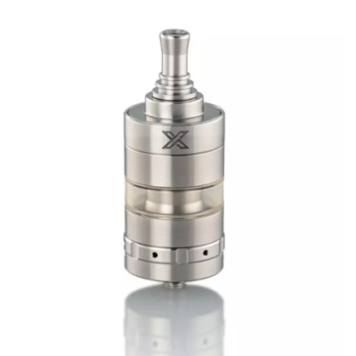 Kayfun X 24mm - Selbstwickelverdampfer 24mm RTA...Kayfun X 24 mmInsgesamt vier Neuerungen und zahlreiche bekannte Vorteile von Svoe Mesto Verdampfern finden sich im Kayfun X RTA. So möchte der Hersteller für das bisher hochwertigste und beste Produkt sorgen. Zudem wurde auch auf die Wünsche der Kunden eingegangen. Im neuen Verdampfer befindet sich nun nämlich eine Liquidcontrol. Diese arbeitet intelligent und verschliesst sich selbstständig, sobald du den Tank nach oben ziehst. Durch eine bewegbare Top Cap wird jede Menge Platz zur Befüllung des 4 ml Tanks geboten. Wenn du die Top Cap wieder schliesst, fährt der Tank automatisch zurück nach unten. Der Kayfun X Verdampfer bietet ein hohes Mass an Flexibilität. Denn wenn der Tank nach oben gezogen wird, kann eine vollständige Drehung um 360 Grad erfolgen. Durch ein Zahnrad lässt sich der Tank in viele verschiedene Positionen drehen und einrasten.Die AEROKON Airflow ControlDie Basis des Verdampfers wurde von Svoe Mesto für den Kayfun X RTA vollständig neu gedacht und mit einer neuen und hochwertigen Airflow Control ausgestattet. Bei der AEROKON Airflow Control handelt es sich um das erste System im MTL-Bereich, welches den Luftfluss nicht bereits am Eingang der Luftführung beschränkt. Der Luftfluss wird beim Kayfun X RTA nämlich erst direkt bei der Wicklung gezähmt. So kann der erzeugte Luftstrom schneller fliessen und gleichmässiger abgegeben werden. Zudem sorgen das neue PSU Fenster sowie die stufenlose Airflow Control und ein PEEK Isolator für gewohnt hochwertige Komponenten. 16193svoemesto159,90 CHFsmoke-shop.ch159,90 CHF