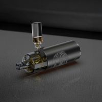 Podsystem - "Sleeve Edition" - Tornado Skylin by Gobar -1000 mah USB-C1 x Tornado Skylin Akku1 x Tornado Skylin 0.8ohm Patrone (10ml, vorinstalliert)1 x Benutzerhandbuch1 x GarantiekarteEigenschaften.Abmessungen: Ø32x108.62mmKapazität: 10mlBatterie: 1000mAh Aktivierung durch Inhalation16614Gobar18,90 CHFsmoke-shop.ch18,90 CHF