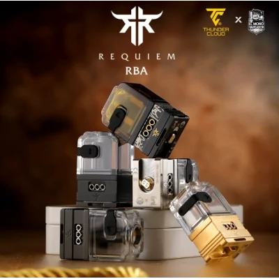 Requiem RBA - Thunder Cloud x El Mono Vapeador (Boro Tank RTA)Der vielseitigste BB-kompatible RBA von Thunder Cloud und El Mono Vapeador ist endlich erhältlich.Single Coil Tray für eine einfache Installation der Coils.6ml Fassungsvermögen und Befüllung von vorne.Extrem starke Anpassung der Airflow, bis zu 40 Kombinationen möglich.Kompatibel mit allen Mods vom Typ Billet Box.Praktischer integrierter 510er-Adapter zum Einlaufen der Coils.Requiem RBA - Thunder Cloud x El Mono Vapeador (Boro Tank RTA)16611CTHULHU MOD - BORO AIO43,40 CHFsmoke-shop.ch43,40 CHF Requiem RBA - Thunder Cloud x El Mono Vapeador (Boro Tank RTA)Der vielseitigste BB-kompatible RBA von Thunder Cloud und El Mono Vapeador ist endlich erhältlich.Single Coil Tray für eine einfache Installation der Coils.6ml Fassungsvermögen und Befüllung von vorne.Extrem starke Anpassung der Airflow, bis zu 40 Kombinationen möglich.Kompatibel mit allen Mods vom Typ Billet Box.Praktischer integrierter 510er-Adapter zum Einlaufen der Coils.Requiem RBA - Thunder Cloud x El Mono Vapeador (Boro Tank RTA)16611CTHULHU MOD - BORO AIO43,40 CHFsmoke-shop.ch43,40 CHF