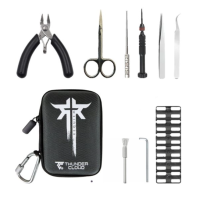 Requiem Pro Tool Kit - Thunder Cloud x El Mono VapeadorAls perfekte Ergänzung zum Requiem Pro Tool Kit - Thunder Cloud x El Mono Vapeador haben sich Vaping Bogan und Thunder Cloud erneut zusammengetan, um uns dieses außergewöhnliche Vape Kit zu präsentieren.Dieses Kit ist ideal für Anfänger und fortgeschrittene Dampfer, die schnell und präzise hochwertige Coils herstellen möchten.Lieferumfang:Lieferumfang:1 x Professioneller Schraubendreher1 x Spitze Edelstahlschere1 x Keramikpinzette1 x Spitze Edelstahlpinzette1 x Edelstahlschneider1 x Edelstahl-Coiler-Stange1 x Reinigungsbürste1 x Inbusschlüssel (2,0 mm)1 x Werkzeug zum Schneiden von Widerstandslaschen1 x Abschließbarer Karabinerhaken grau1 x Kompaktes Aufbewahrungsetui16628Thunder Cloud x EL MONO VAPEADO R28,00 CHFsmoke-shop.ch28,00 CHF