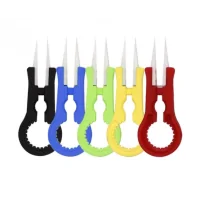 Vape Tweezer Original Vape DistrictLieferunfang: 1x Vape Tweezer von Vape District ,&nbsp;Keramikspitzen und Gummihalterung für einfaches öffnen ihrer TankclearomizersDie „Vape Tweezers“ ist ein kleines, ultra-praktisches und unverzichtbares Werkzeug für alle unsere erfahrenen Vaper. Diese kleine Klemme hat mehrere Funktionen, alle in 1.Es erlaubt, dank seiner keramischen Pasten, die Spule zu justieren, während es erhitzt wird, die Dichtungen Ihrer Zerstäuber zu ändern, den Tank oder die Widerstände mit der Polycarbonat-Spitze zu straffen oder zu lösen, ohne zu zwingen und schmutzige Hände zu bekommen oder einen Ring Airflow zum Beispiel zu entsperren. Dies ist nur eine erschöpfende Liste der Möglichkeiten, die Ihnen mit diesem Werkzeug zur Verfügung stehenHergestellt von Vape DistrictDie keramischen KlemmenUnterstützt hohe TemperaturenFlexible Klemme für einen komfortablen Preis beim Wiederaufbau CoilsDer Schlüssel ist in einer Reihe von Tanks von 7 bis 24 mm DurchmesserGeliefert mit 1 Adapter verwendet.2387Smoke-Shop.ch2,90&nbsp;CHFsmoke-shop.ch2,90&nbsp;CHF